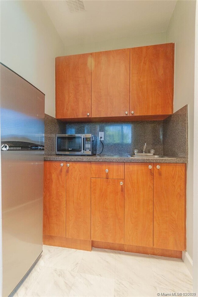 Foto del edificio - 7625 Carlyle Ave