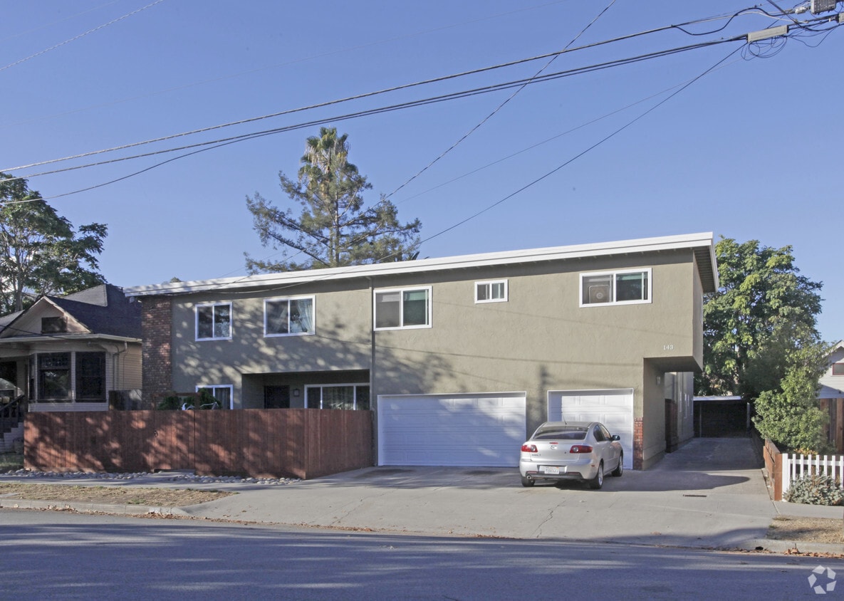 Primary Photo - 143 N 8th St
