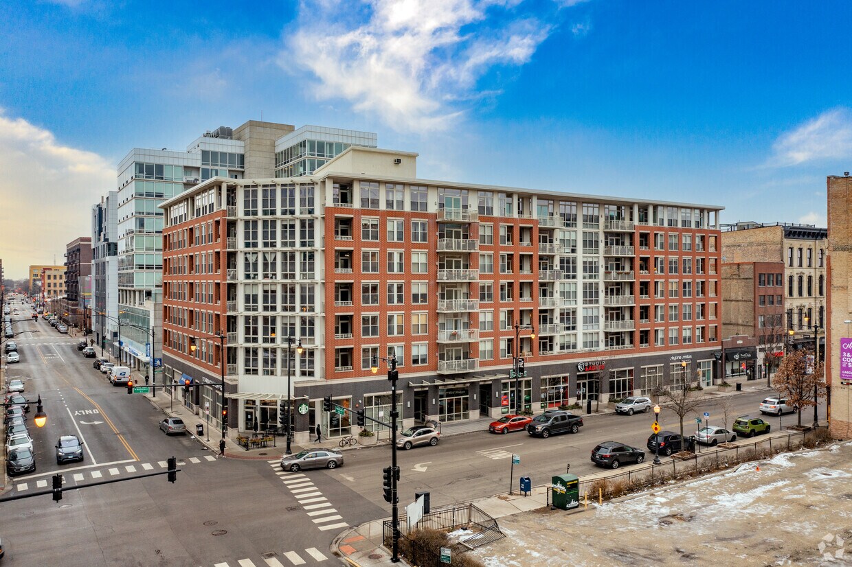 Primary Photo - 1001 W Madison St