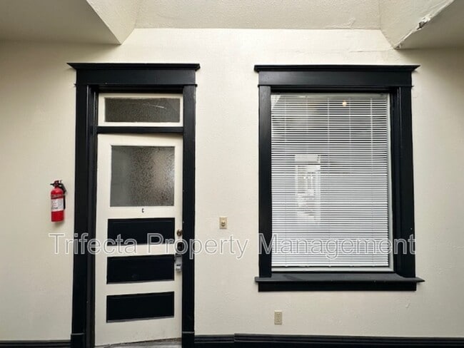 Building Photo - 202 1st St