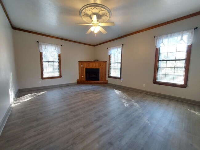 Building Photo - 4296 Whispering Oaks Dr