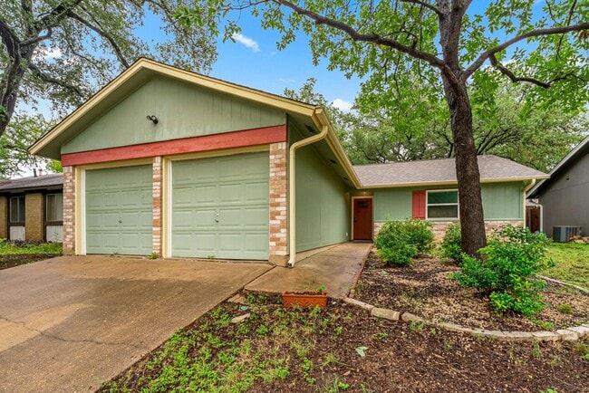 Building Photo - 920 Acorn Oaks Dr