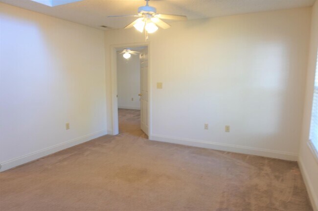 Foto del edificio - 639 Bear Dr