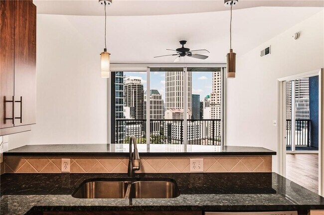 Foto del edificio - 1080 Peachtree St NE