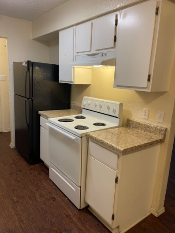 Building Photo - 6841 S Creek Dr