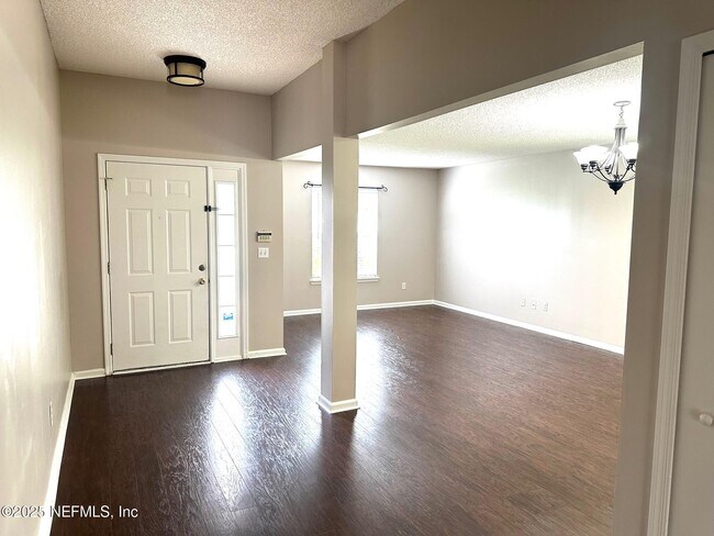 Foto del edificio - 229 Nadia Michelle Ct N