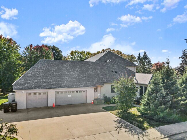 Building Photo - 1580 E Shore Dr