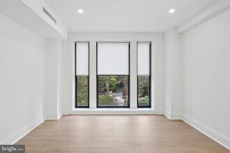 Building Photo - 135 S 19th St
