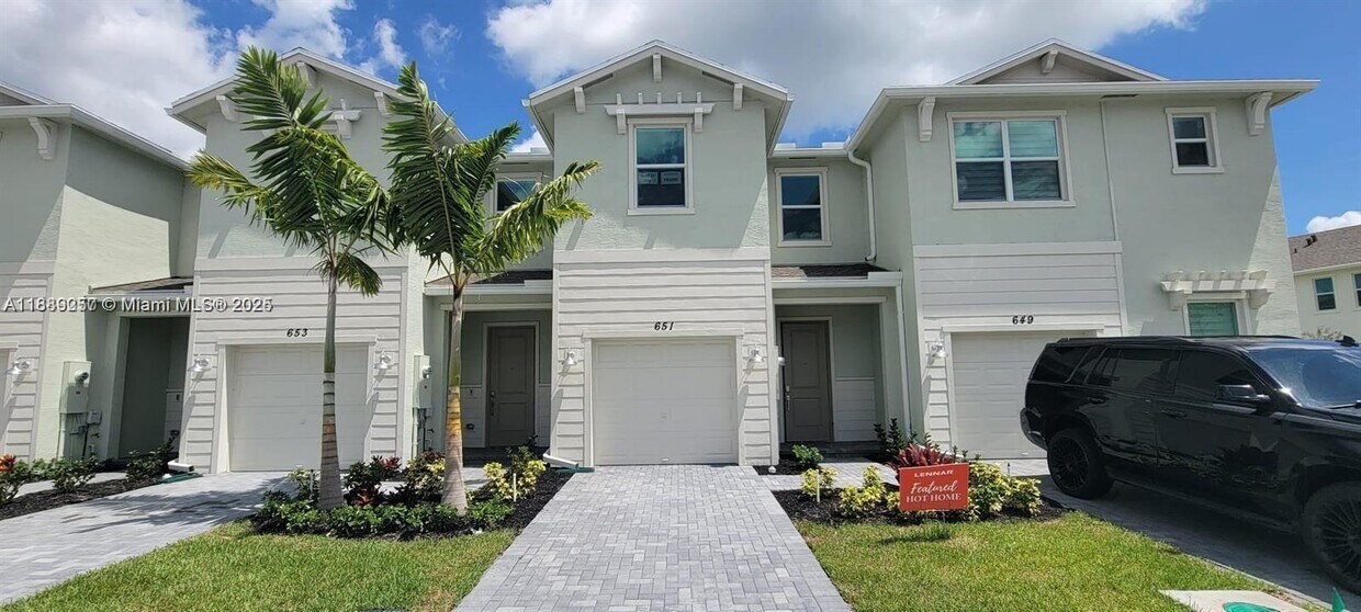 Foto principal - 651 SE Lk Fls St