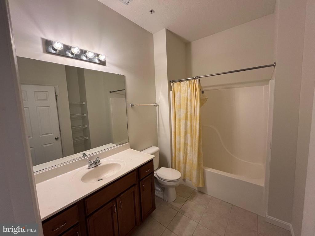 Foto principal - 17400 N Village Main Blvd