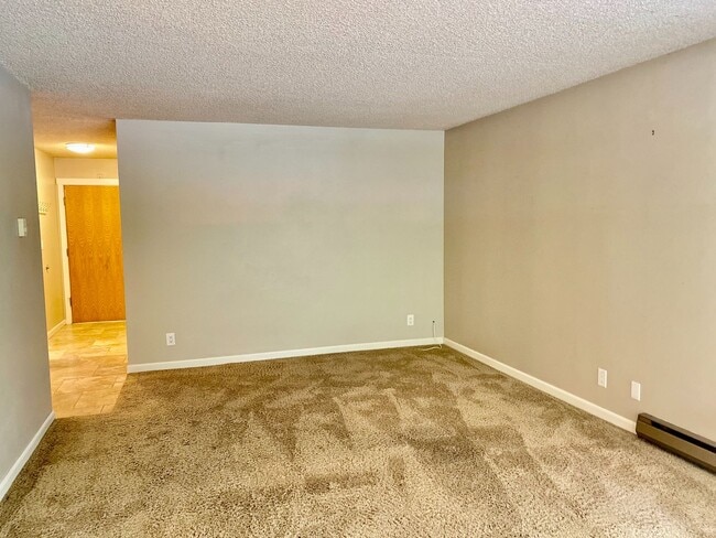 Building Photo - Bellevue Way Condo!!!!