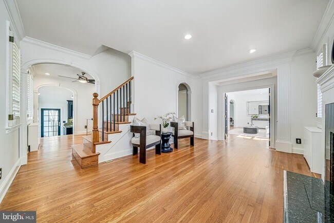 Foto del edificio - 4817 Chevy Chase Blvd