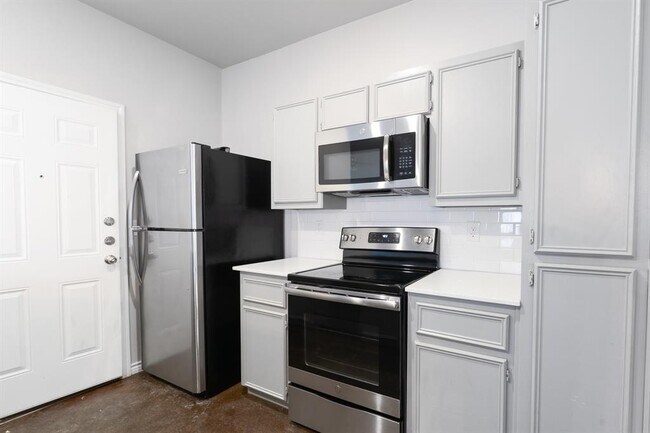 Foto del edificio - 208 Lowes Blvd