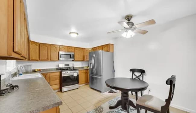 Building Photo - 1810 W 93rd Pl