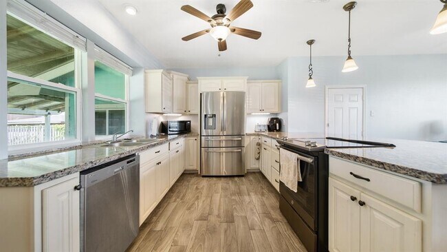 Building Photo - 5709 Maco St