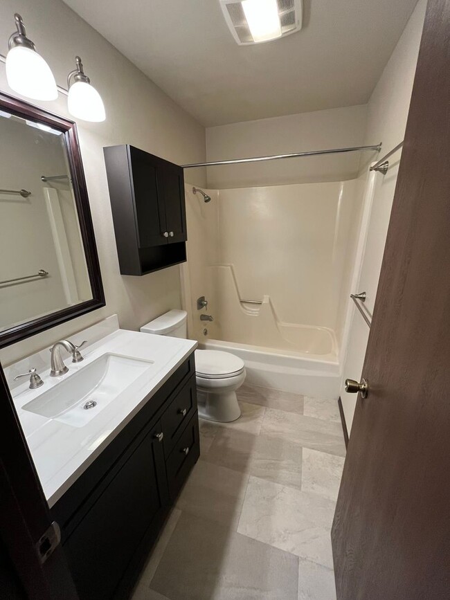 Building Photo - 2 Bedroom Condo- END UNIT!! FINISHED BASEM...