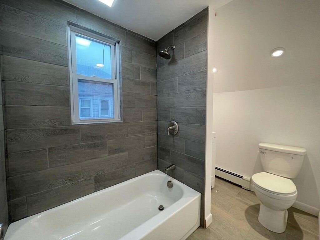 122 Meadow St Unit 2, Pawtucket, RI 02860 Room for Rent in Pawtucket