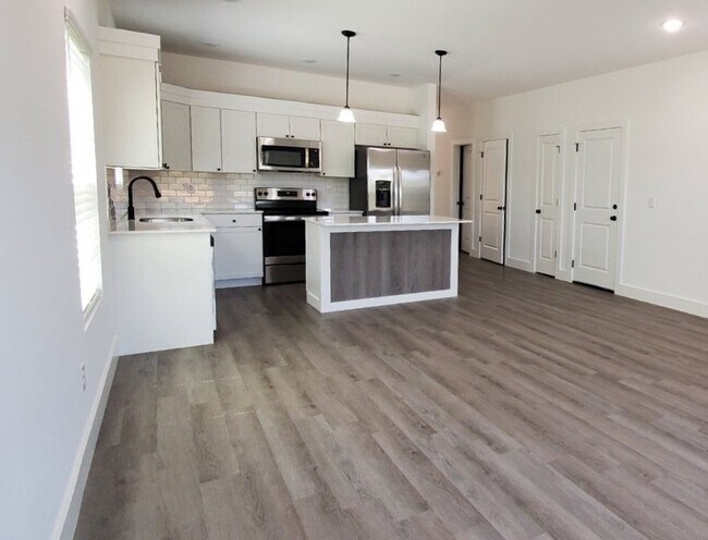 Foto del edificio - 818 Berry Rd