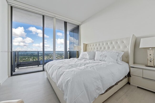 Building Photo - 1000 Brickell Ave