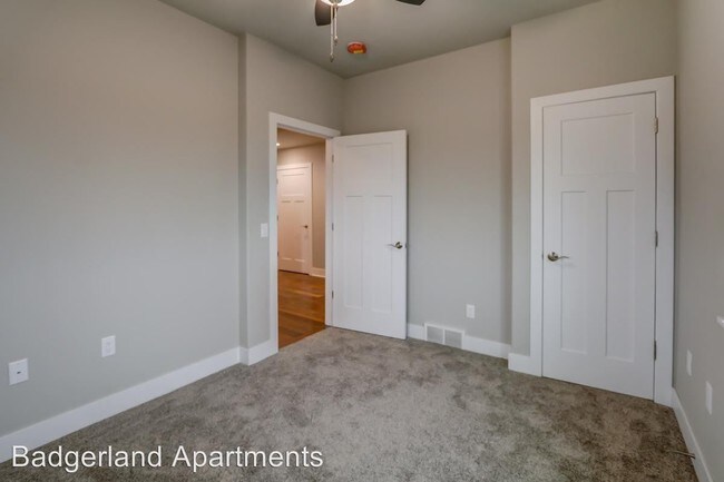 Building Photo - 705 Vineyard Dr