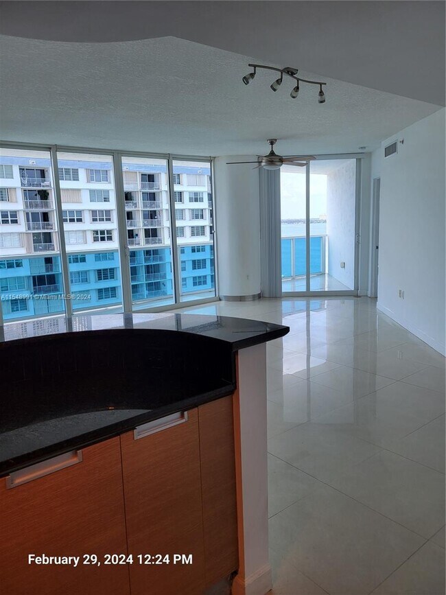 Foto del edificio - 1881 79th Street Causeway