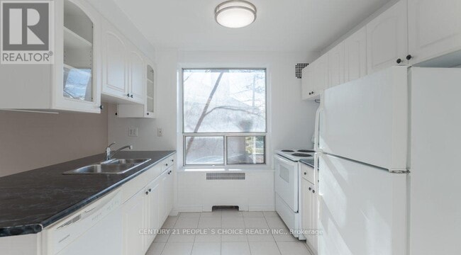 Building Photo - 869 Avenue Rd