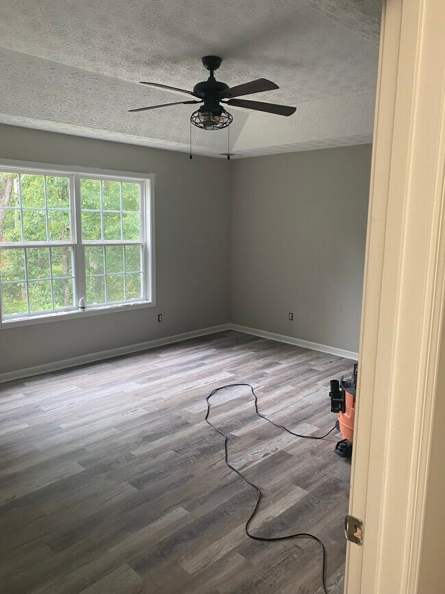 Building Photo - 209 McClure Trl
