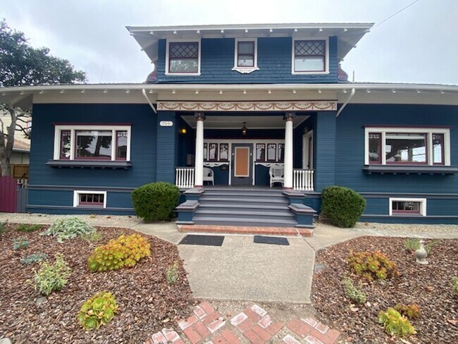 Foto del edificio - 744 Pine Ave