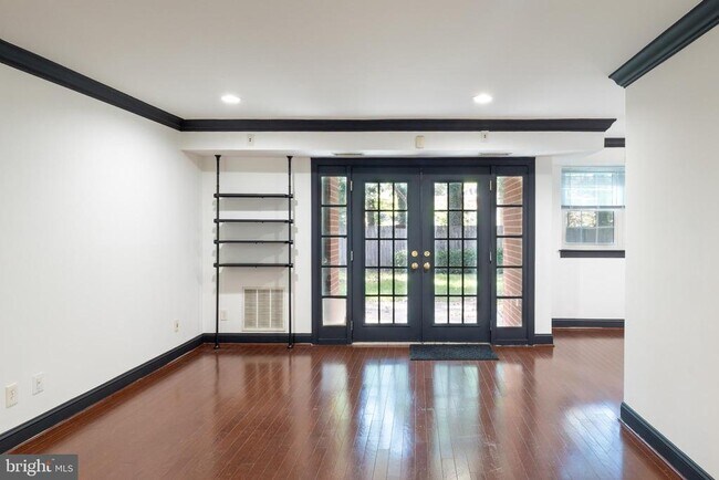 Foto del edificio - 7096 Spring Garden Dr