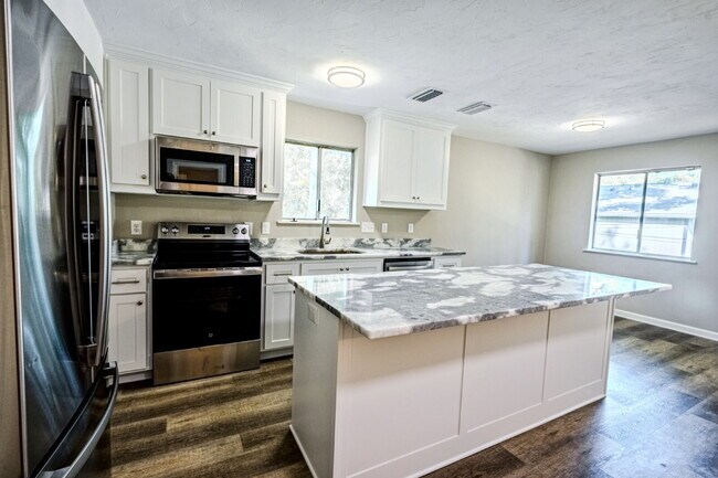 Building Photo - Brand New 2x1! Fully Renovated throughout! 4 units available!
