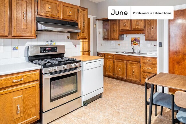 Foto del edificio - Room in Shared 5 bed/1 bath home