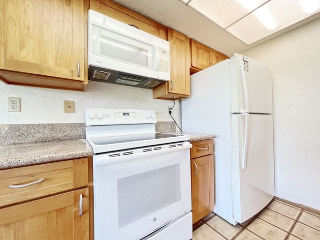 Building Photo - Pet Friendly Aiea Townhouse