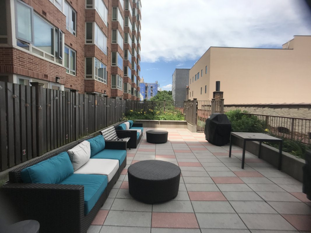 Foto principal - 245 E 124th St