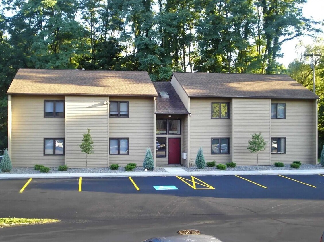 Foto principal - Crystal Tree Apartments