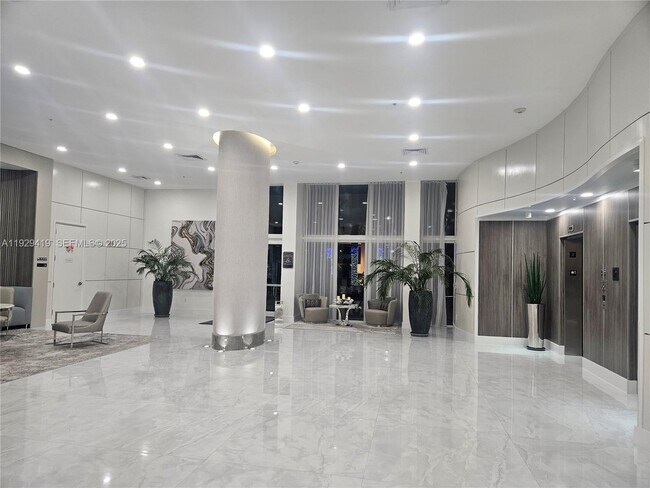 Foto del edificio - 18800 NE 29th Ave