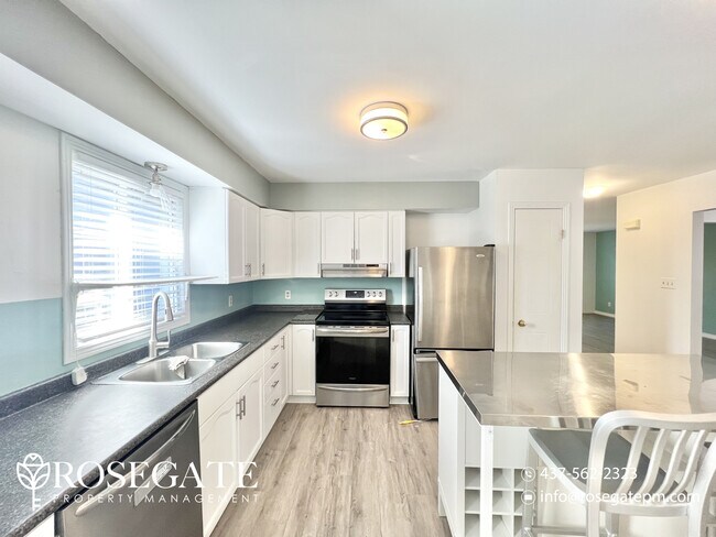 Building Photo - Spacious 3-Bedroom Main-Level Unit – 1,250...
