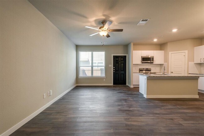 Foto del edificio - 643 Harvest Moon Dr