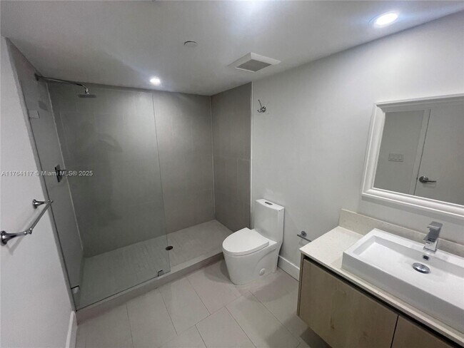 Foto del edificio - 13800 Highland Dr