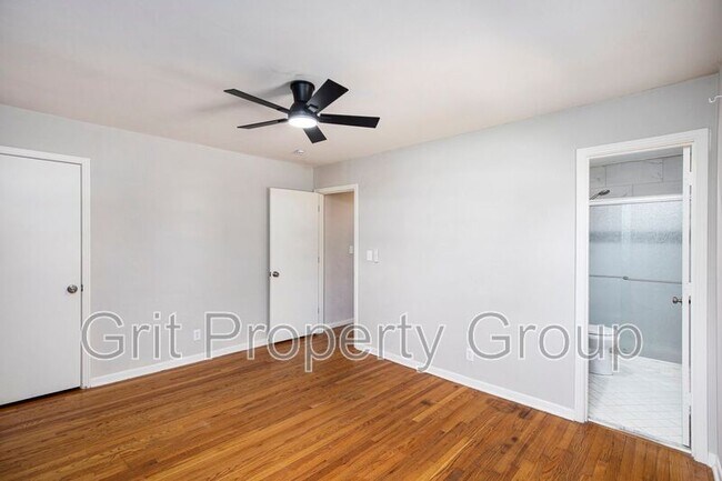 Building Photo - 5719 W 97th St