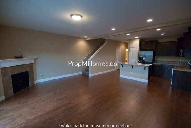 Building Photo - Beautiful Damascus Three Bedroom Townhouse...