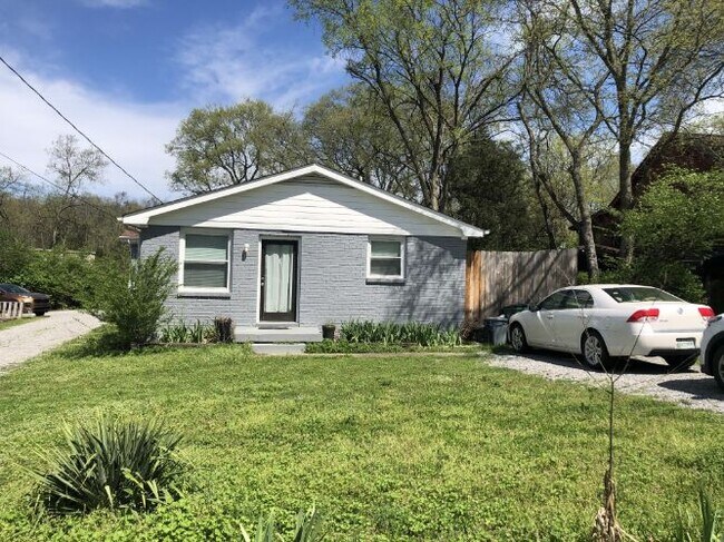 Building Photo - 903 Maynor Ave