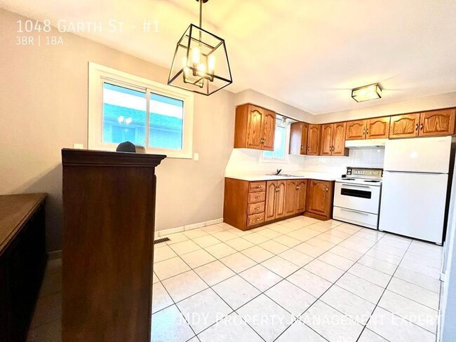 Photo du bâtiment - Amazing West Mountain Location!