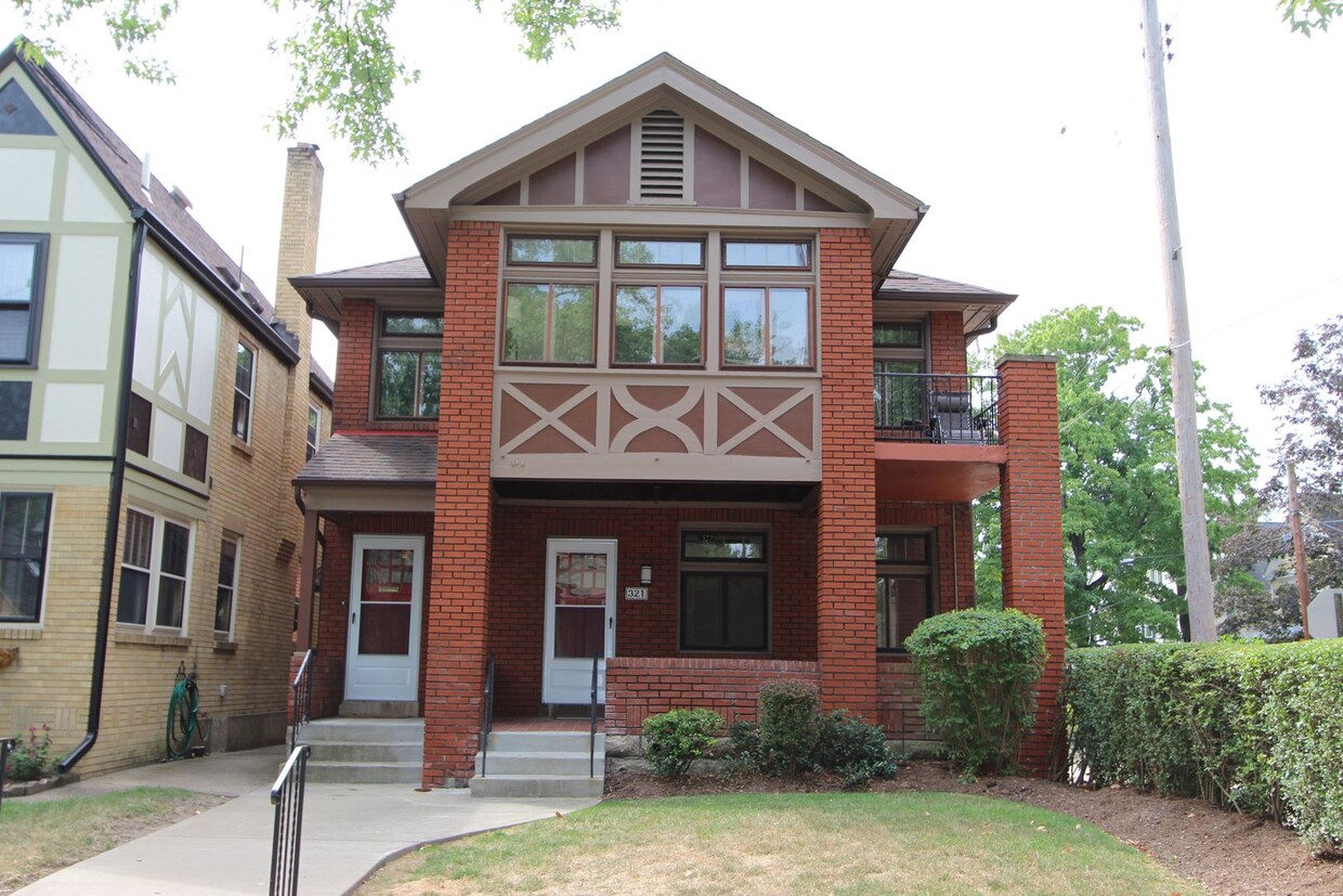 Primary Photo - 319 W Hutchinson Ave