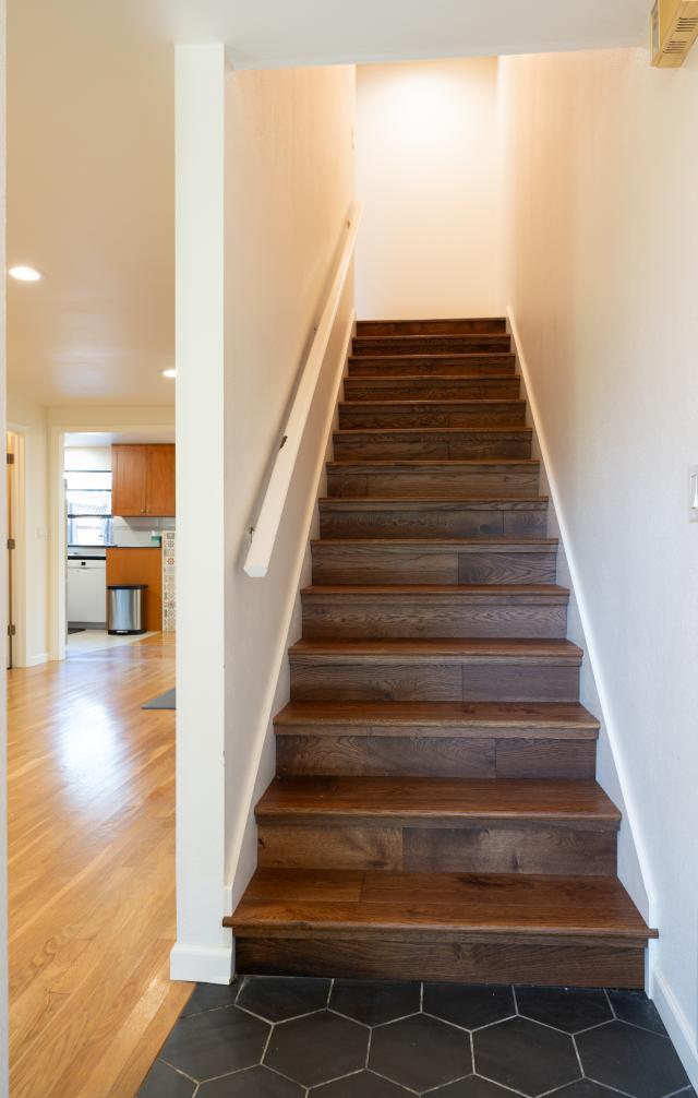 Building Photo - 3 bedroom in Bellevue WA 98007