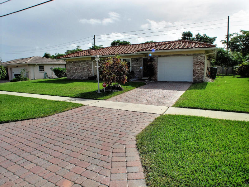 Primary Photo - 3333 NE 6th Dr