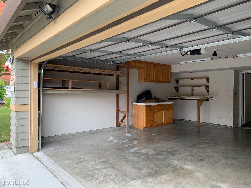Foto del edificio - 4 br, 2.5 bath House - 2103 Bedford St.