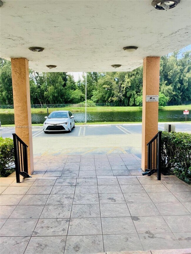 Foto del edificio - 16465 NE 22nd Ave