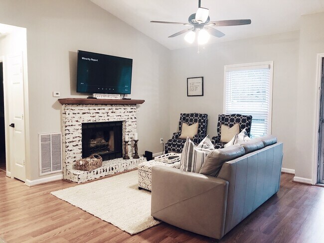 Building Photo - 3049 Reelfoot Dr