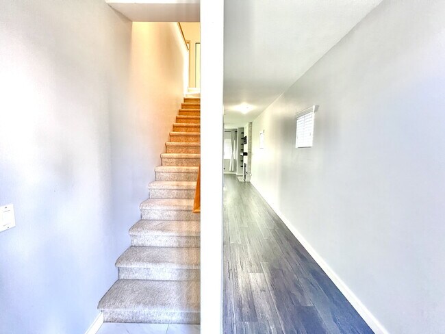 Foto del edificio - Move-In Ready Puyallup Townhome – Central Location, Easy Commute