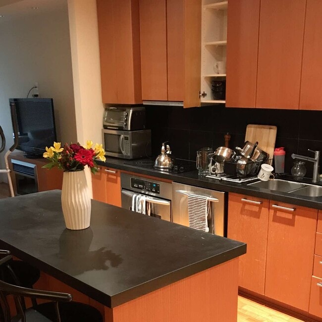 Building Photo - 1333 W Georgia St